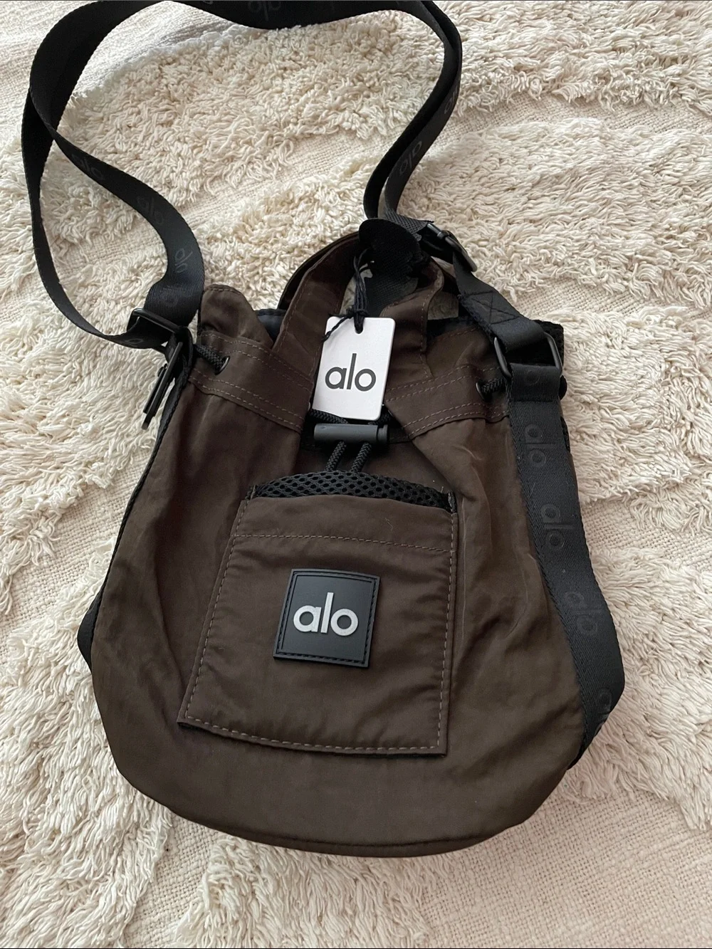 NWT Alo yoga espresso black bucket bag crossbody brown authentic